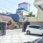 RedDoorz Syariah near Jalan Somba Opu